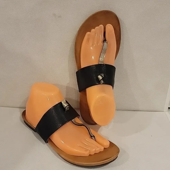 NAYA THONG STYLE LEATHER SANDALS ( sz 9)‎ - Picture 1 of 7